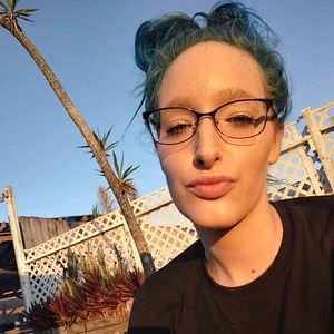 Meet your Posher, Leona